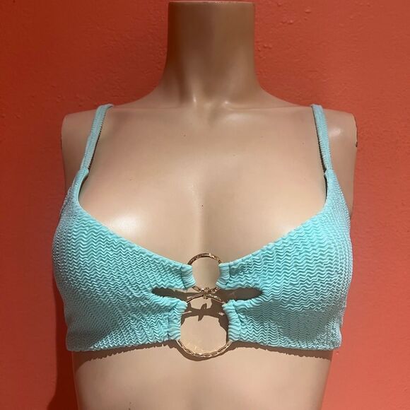 BEACH BUNNY LEXY BRALETTE!! - Picture 3 of 9